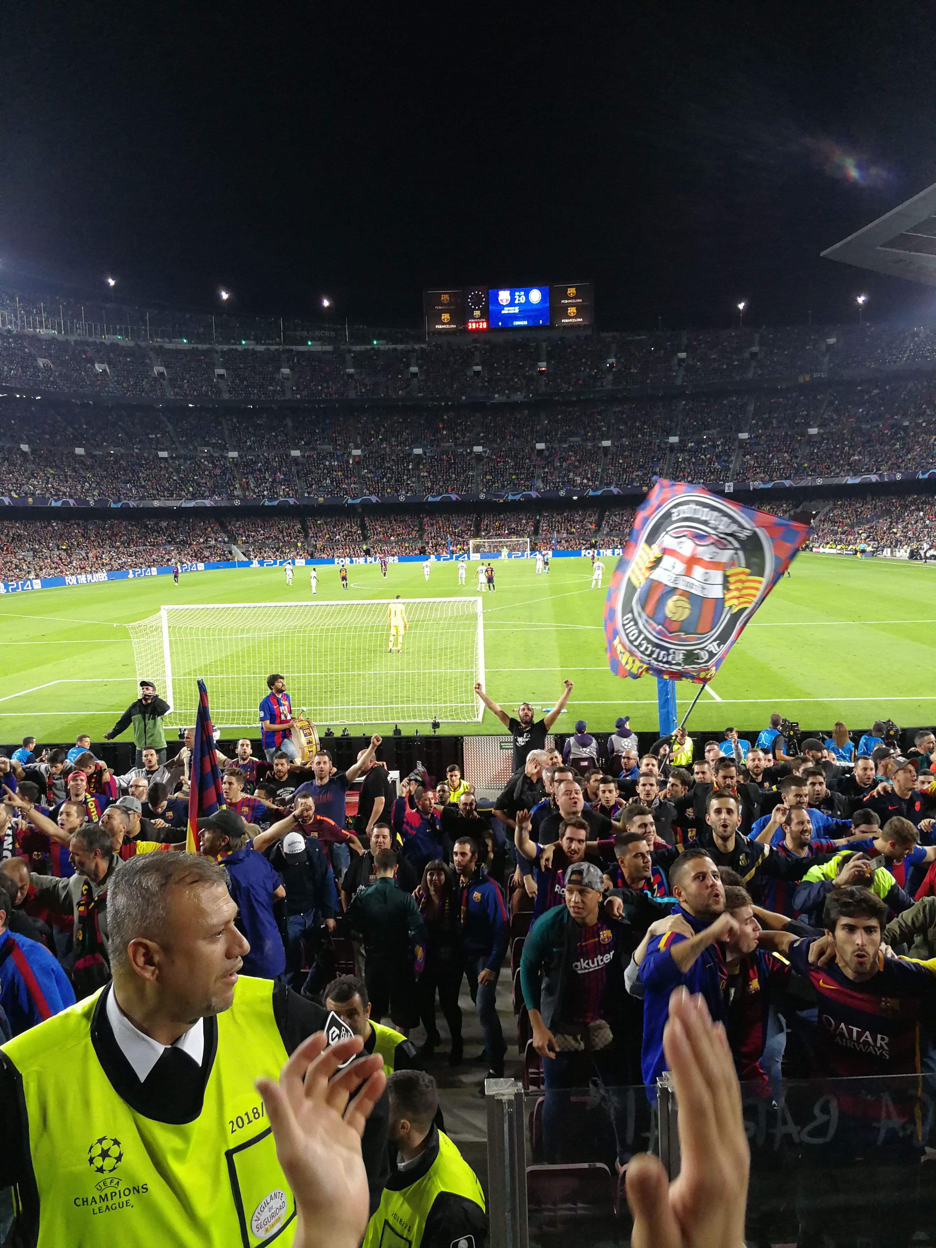 开云中国-锐不可当引爆全场！，Uzi意外战胜巴塞罗那观众掌声雷动-开云中国